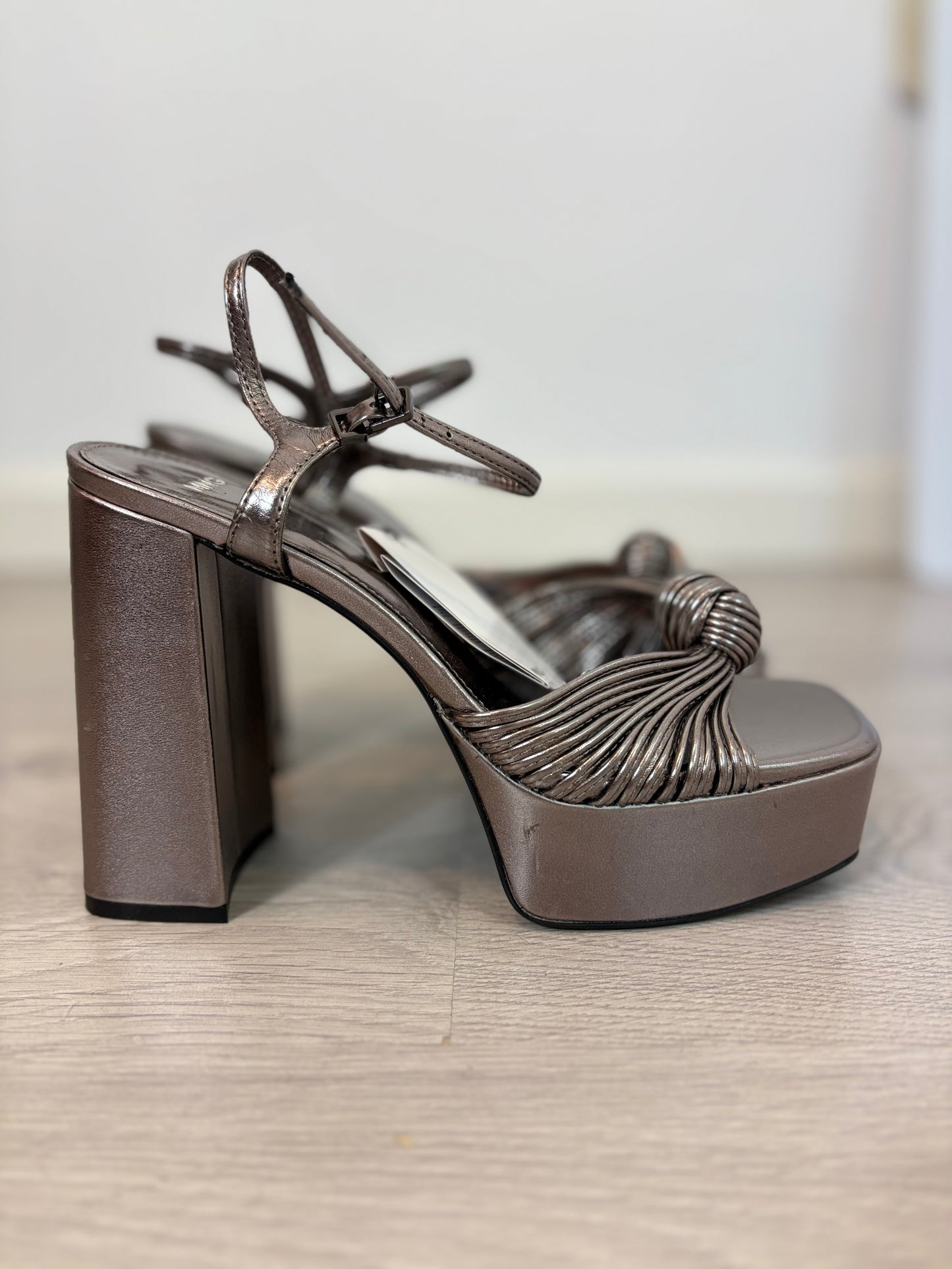 MANGO. Silver knot sandal size 38