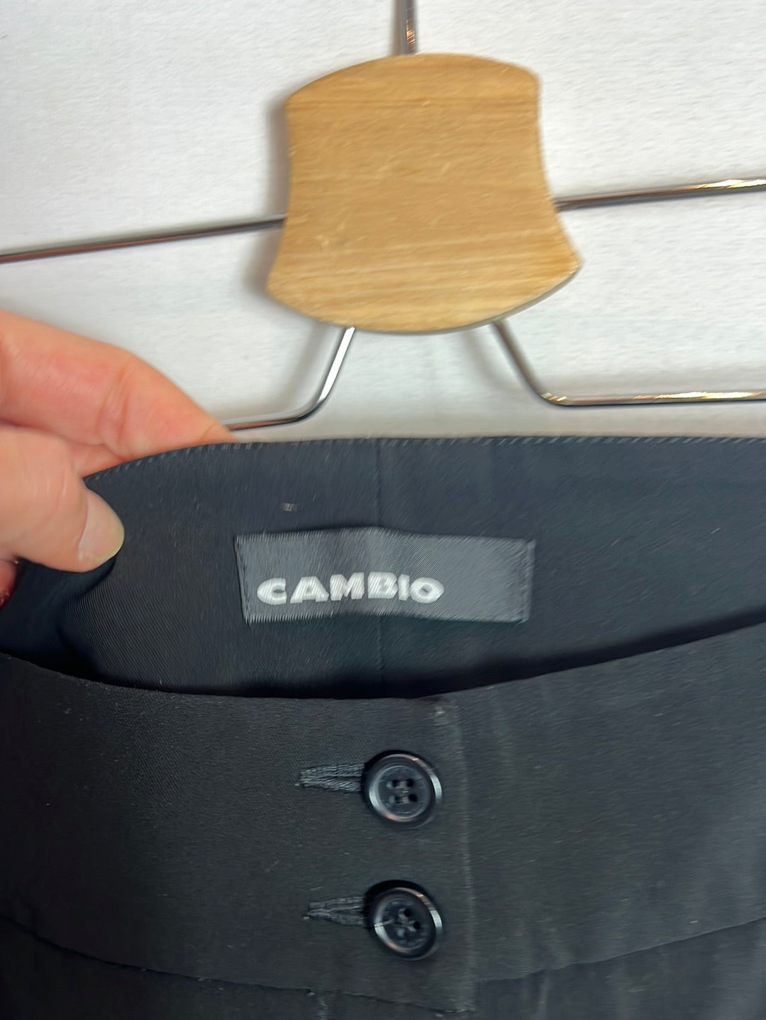 CAMBIO. Pantalón negro pata ancha pinzas. T 40