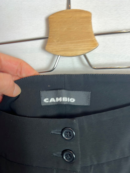 CAMBIO. Pantalón negro pata ancha pinzas. T 40