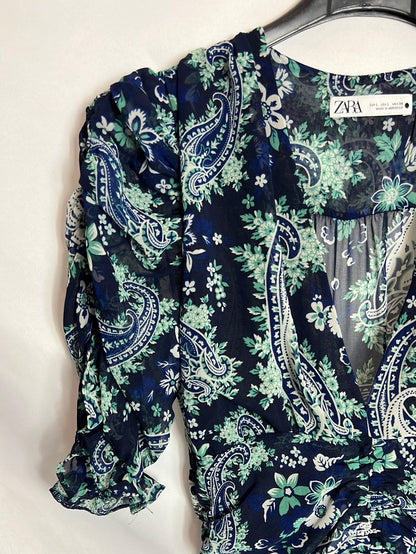 ZARA. Vestido azul fruncidos. T L