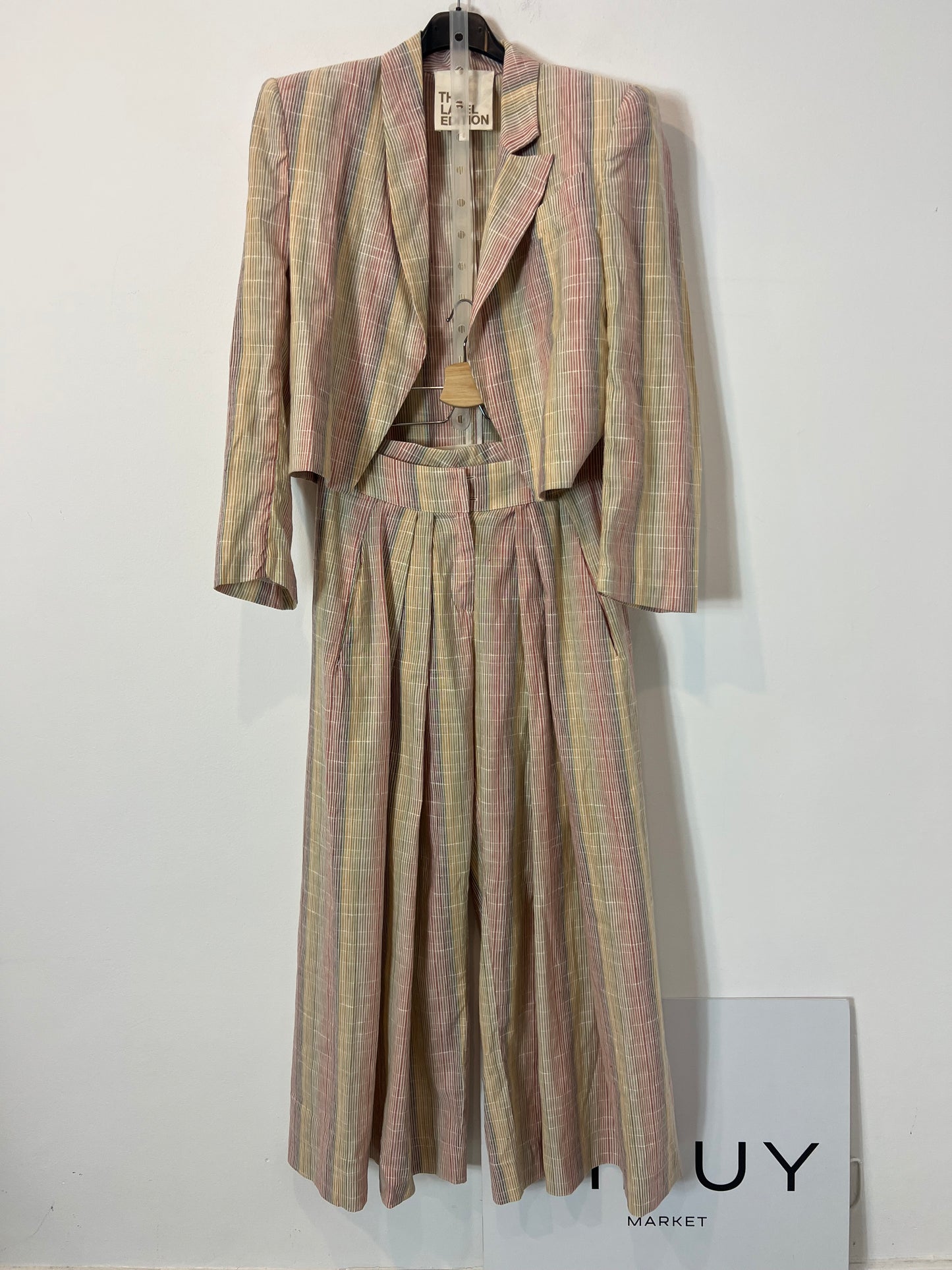 THE LABEL EDITION. Conjunto chaqueta y pantalón rayas. T XS/S