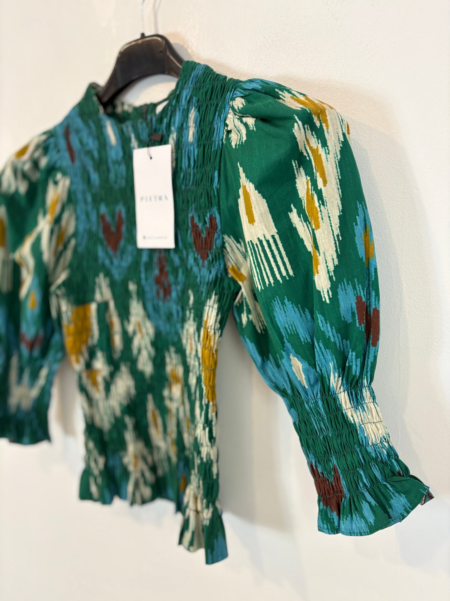 PIETRA. Blusa verde nido de abeja