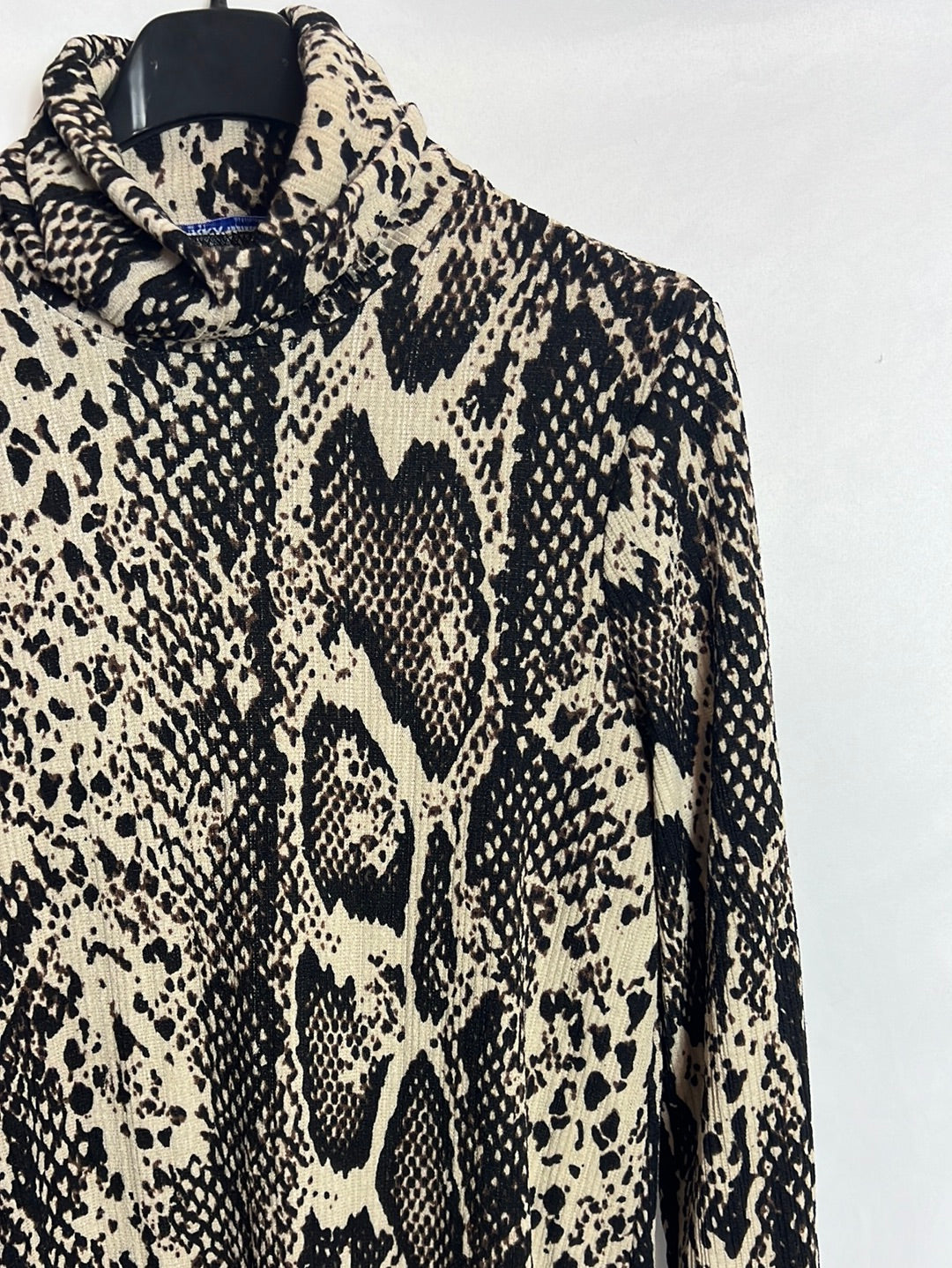 ZARA. Vestido midi animal print. T M