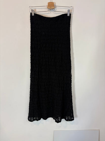 AWARE. Falda larga negra textura