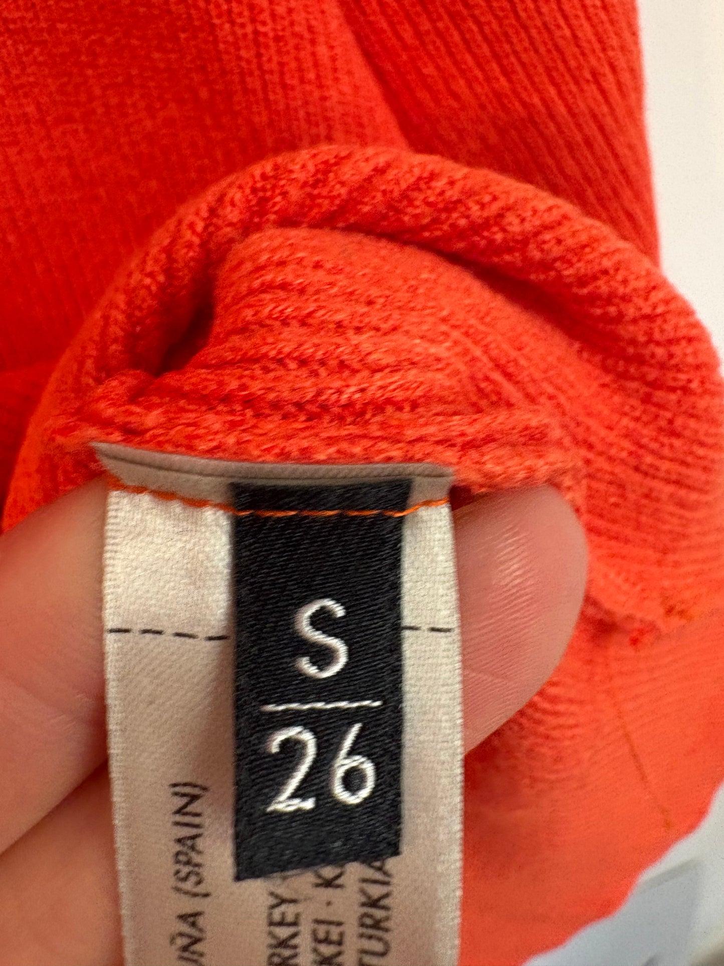 UTERQÜE. Jersey rojo detalle hombros