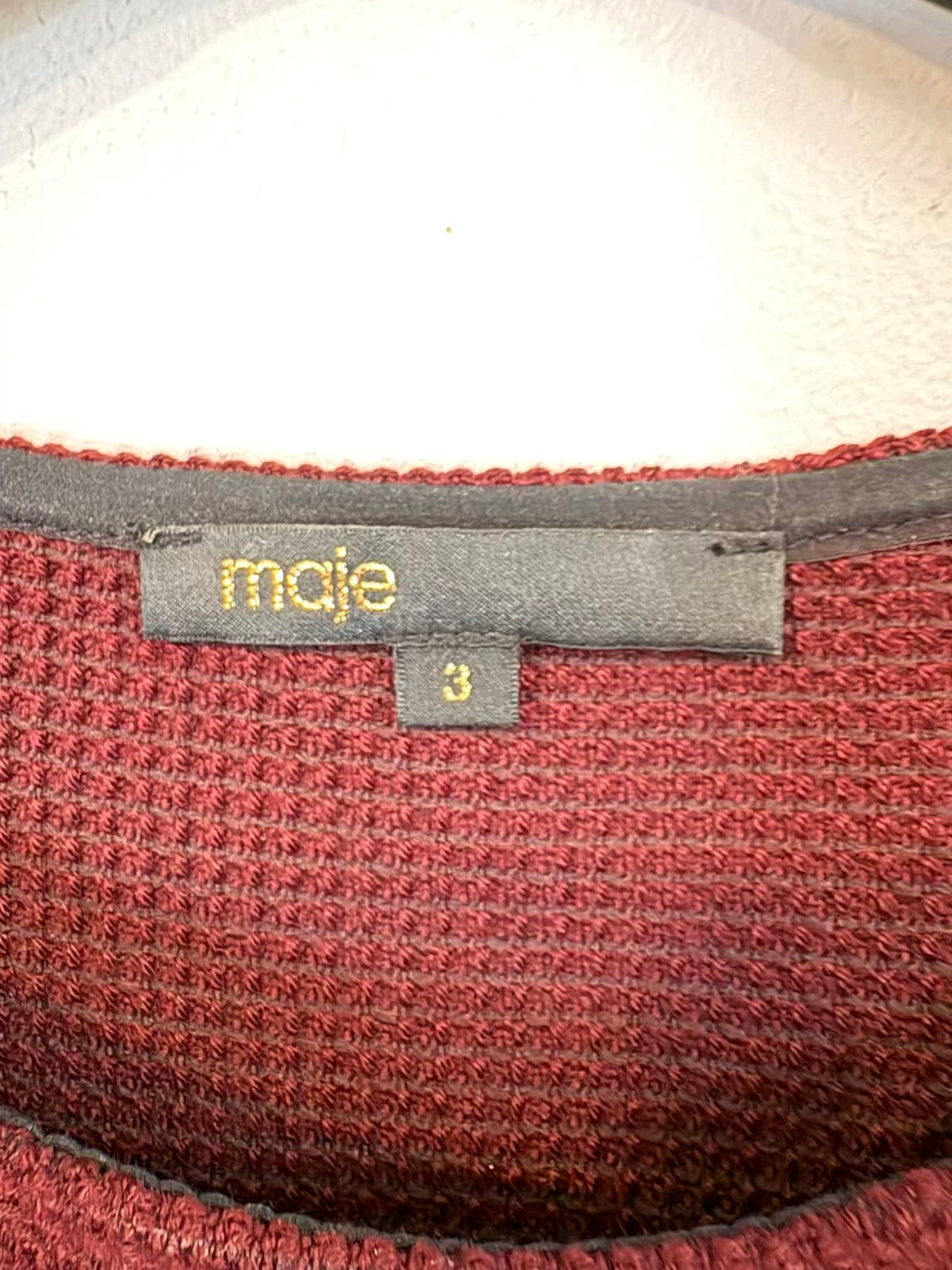 MAJE. Vestido burdeos textura