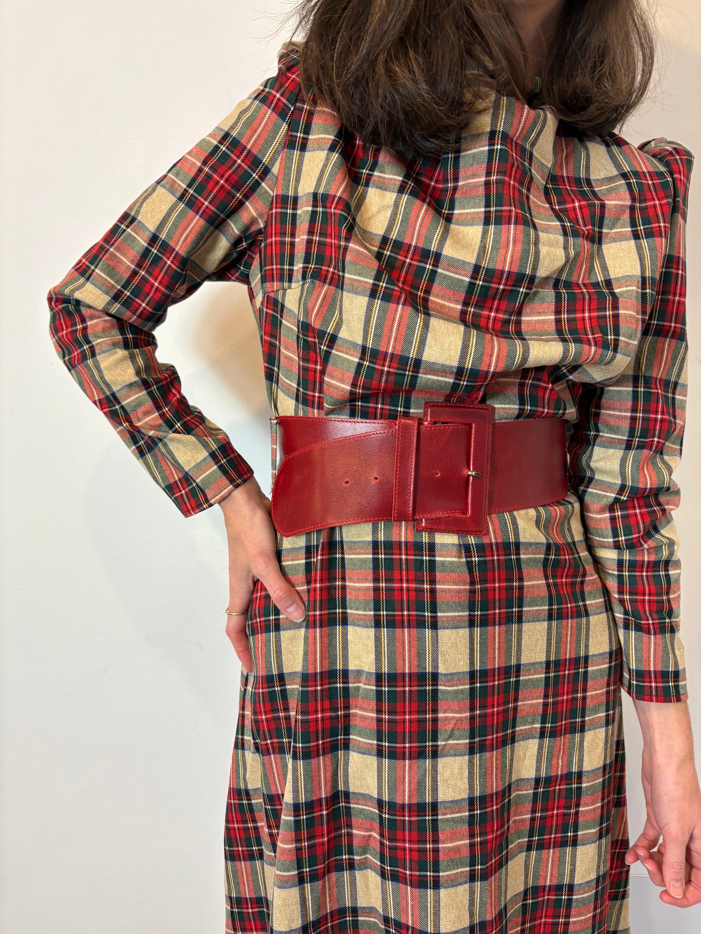 ETXART & PANNO. Cinturón rojo piel hebilla rectangular.  T S