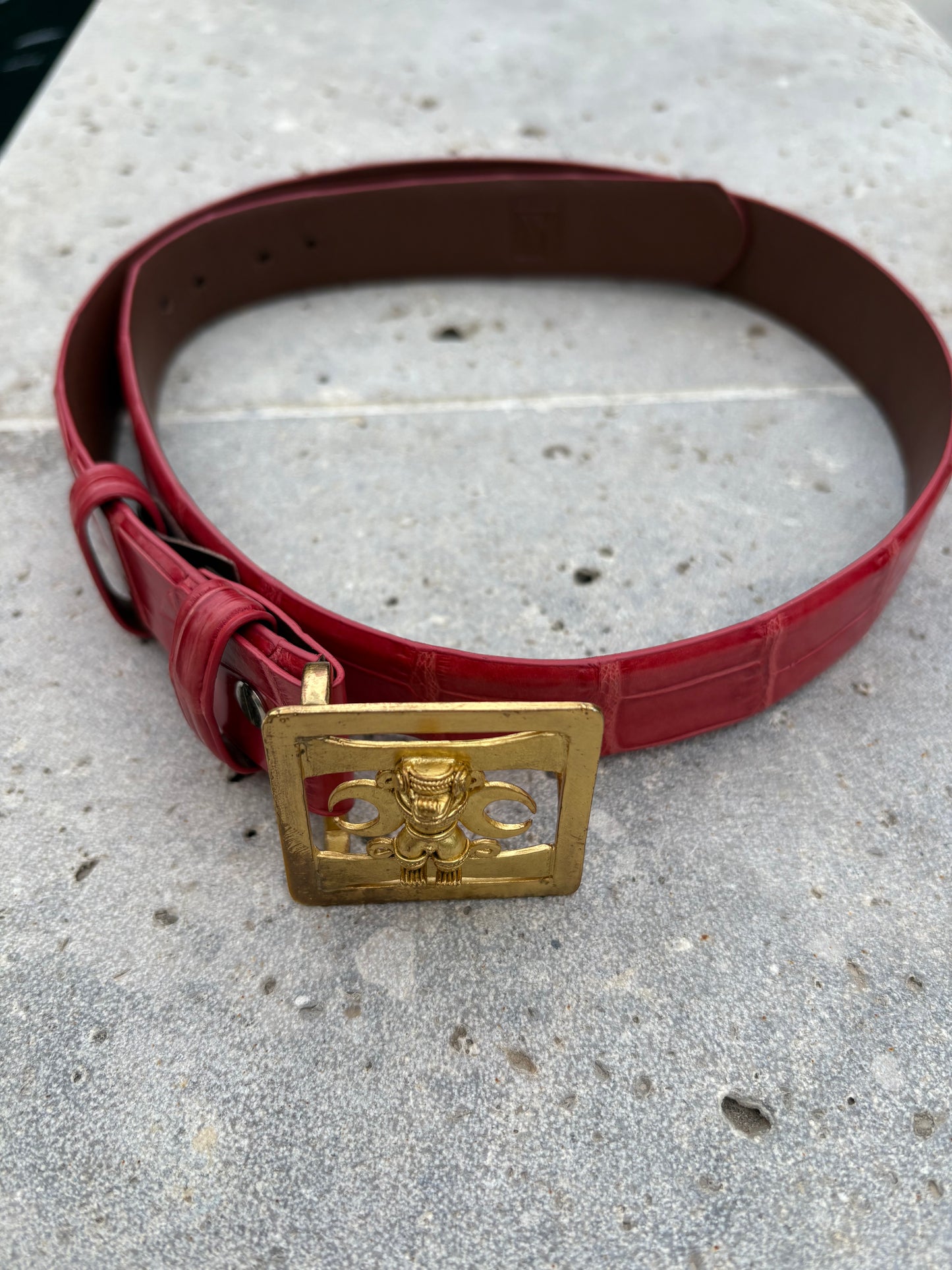 OTRAS. Cinturón hebilla dorada