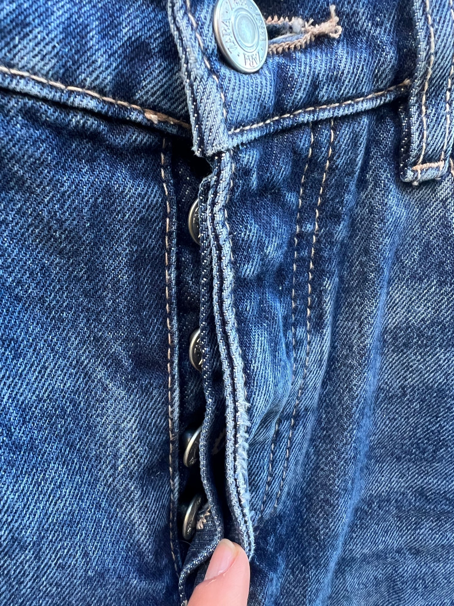 ZARA. Denim recto abotonado dobladillo. T 34