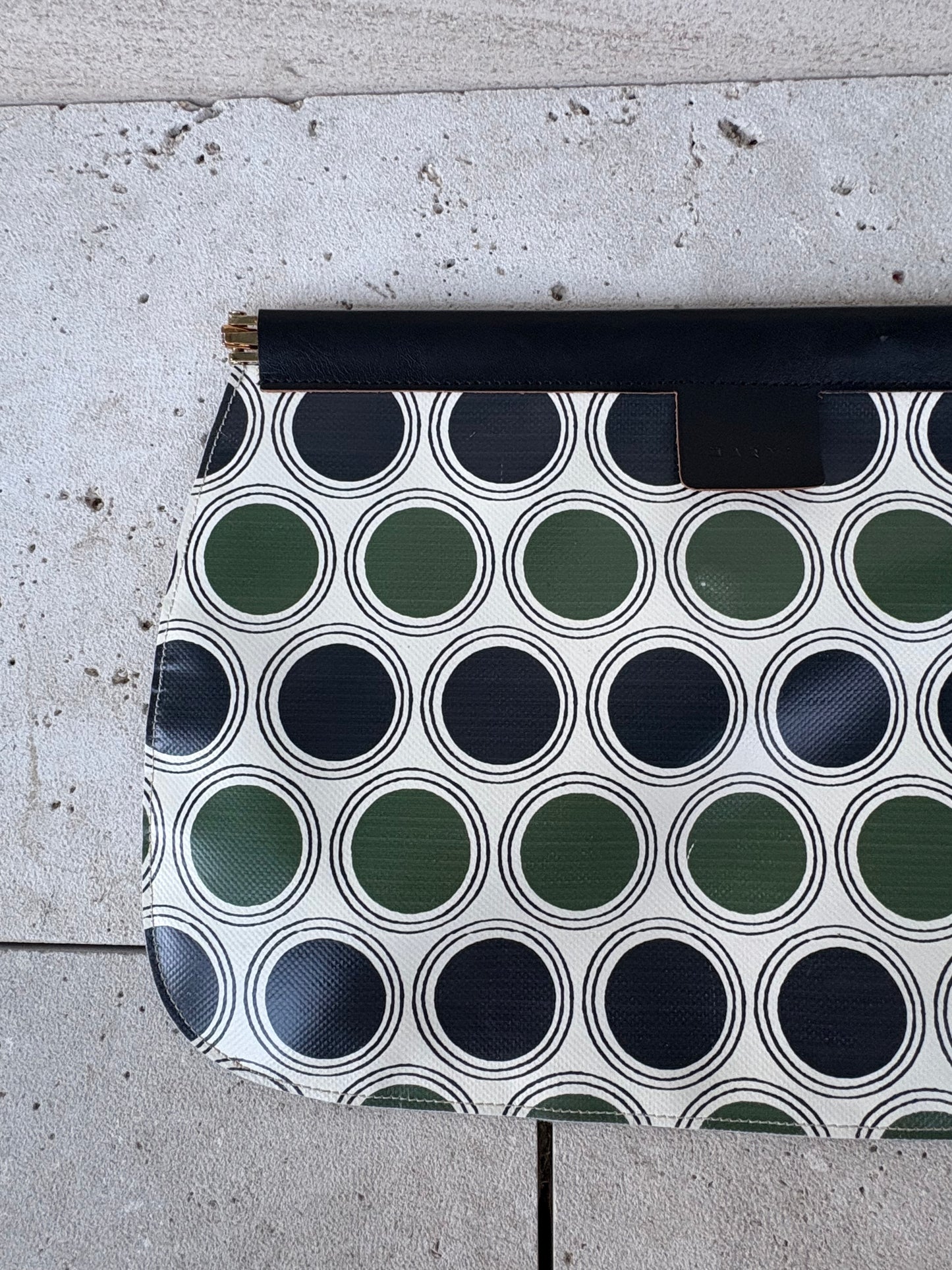 MARNI. Cartera de mano estampado retro