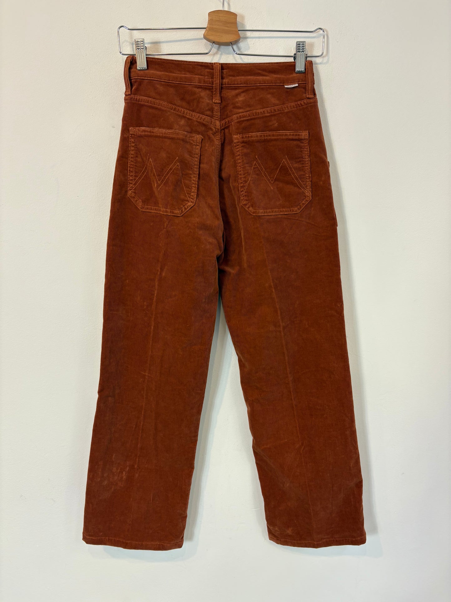 MOTHER. Pantalón teja textura