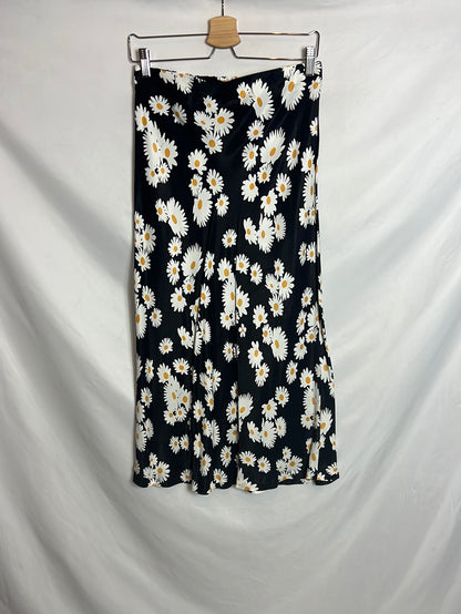 SFERA. Falda midi negra margaritas. T L
