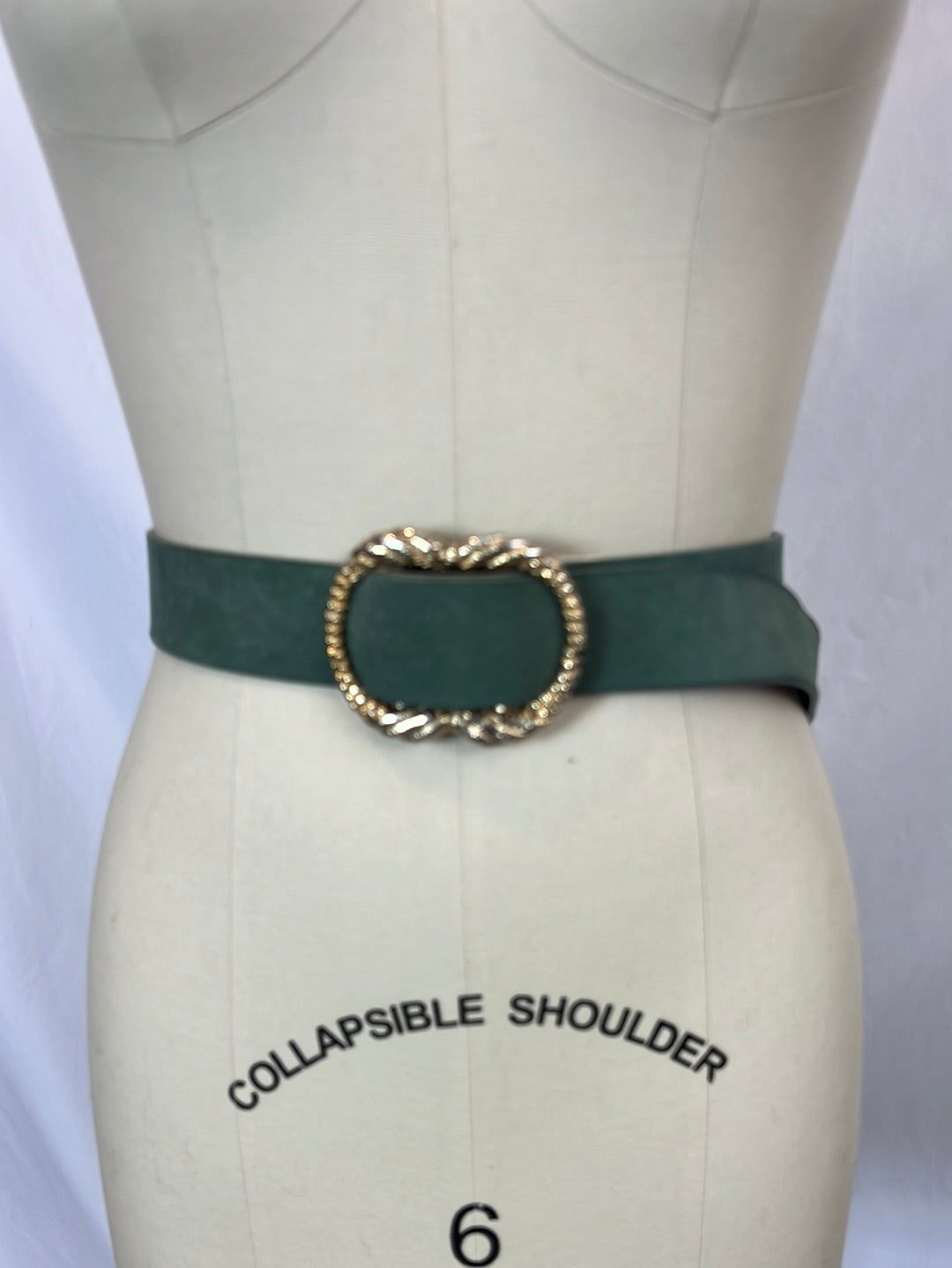 SEZANE. Cinturón verde piel T.90