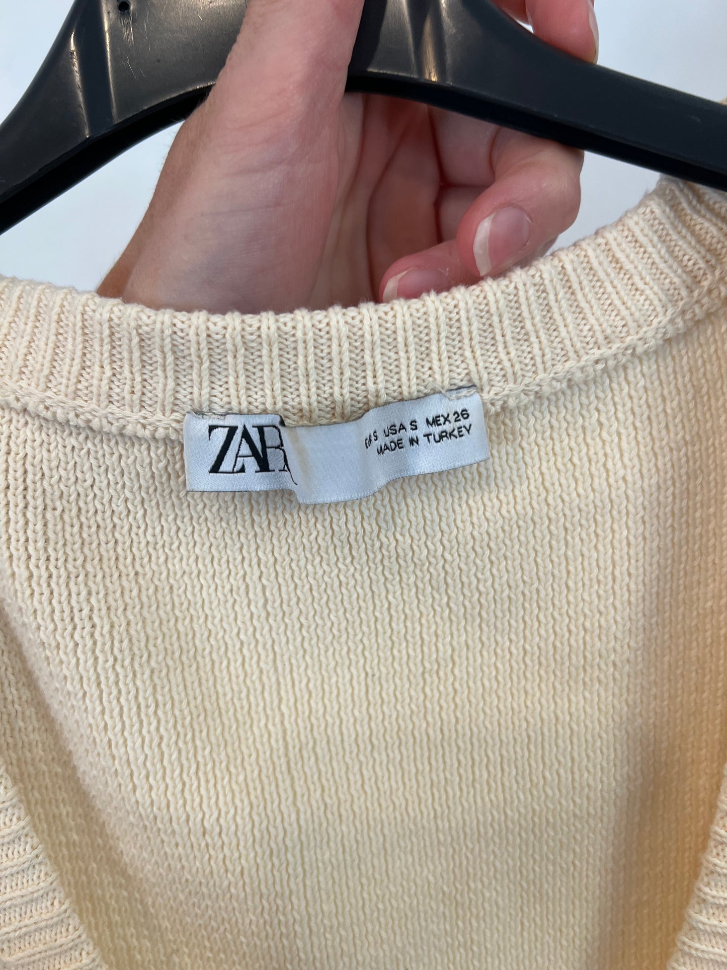 ZARA. Chaleco beige punto abotonado  T.s