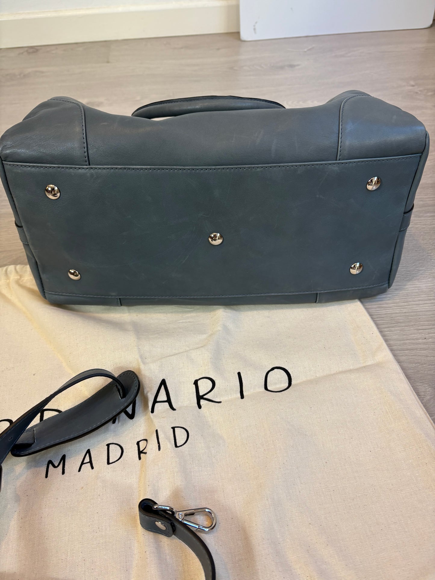 ORDINARIO MADRID. Bolso piel azul doble asa