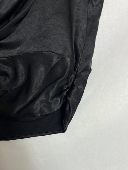 ZARA. Top negro satinado escote. T XS