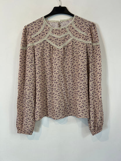 OTHERS.beige blouses with little flowers Your(s)