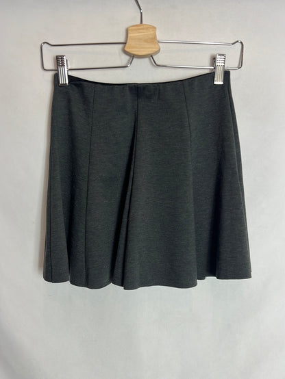 MELVILLE. Short grey flared skirt. TS