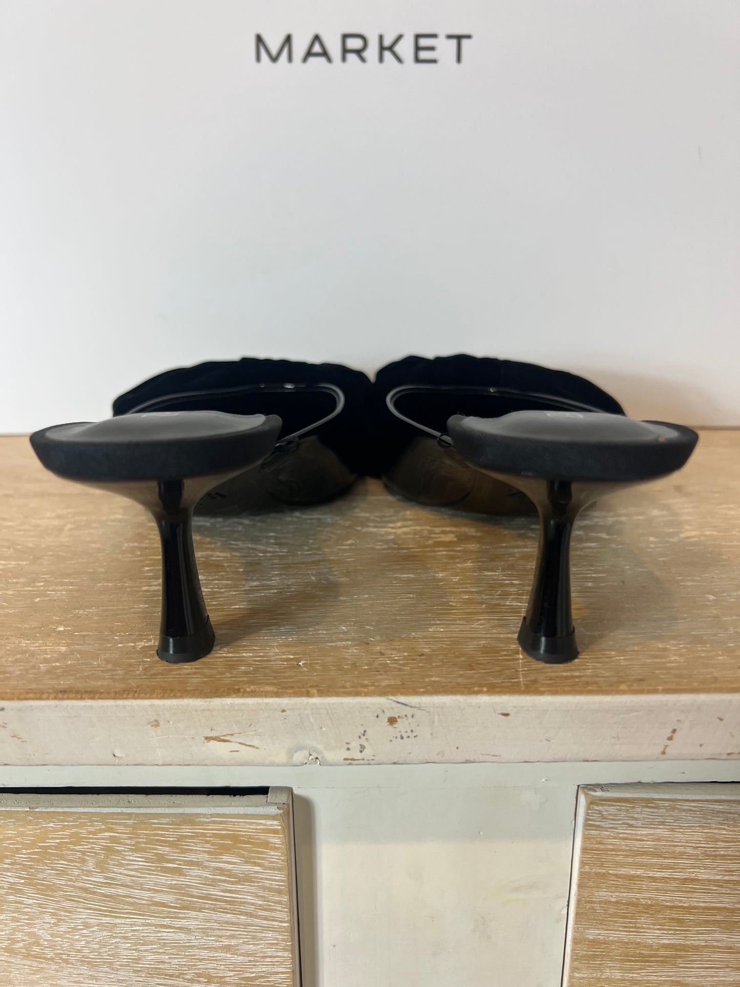 ZARA. Black patent leather high heel shoe with velvet bow. Size 37