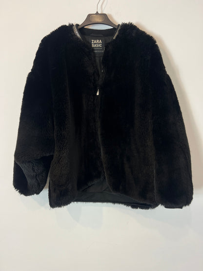 ZARA. Abrigo negro pelo. T S