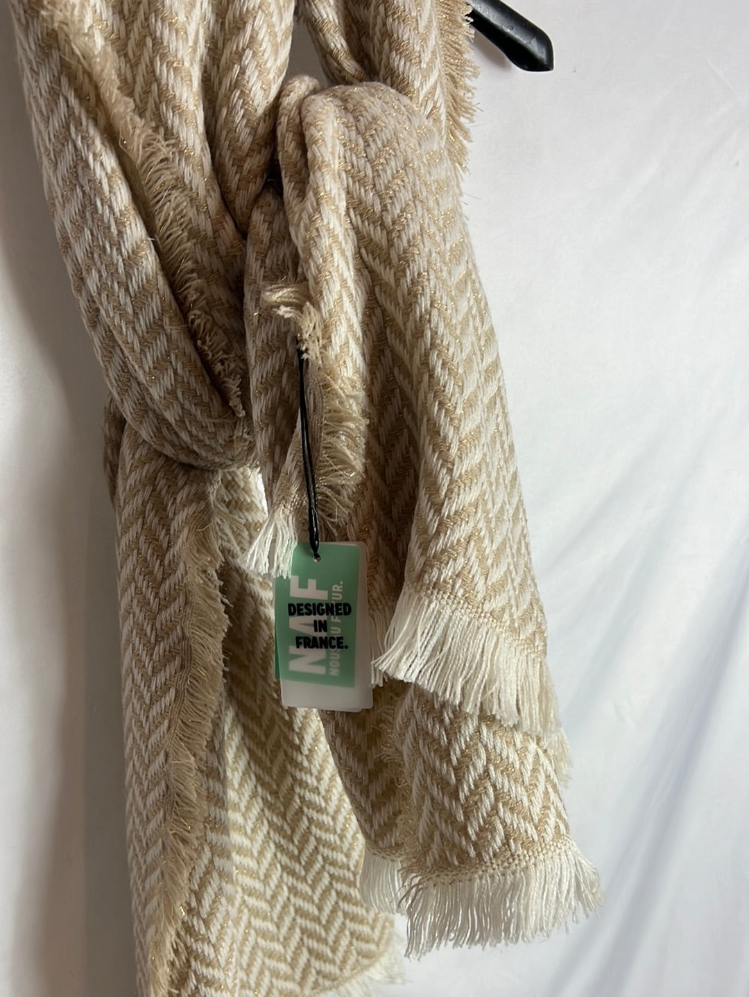 NAF NAF. Beige and gold scarf