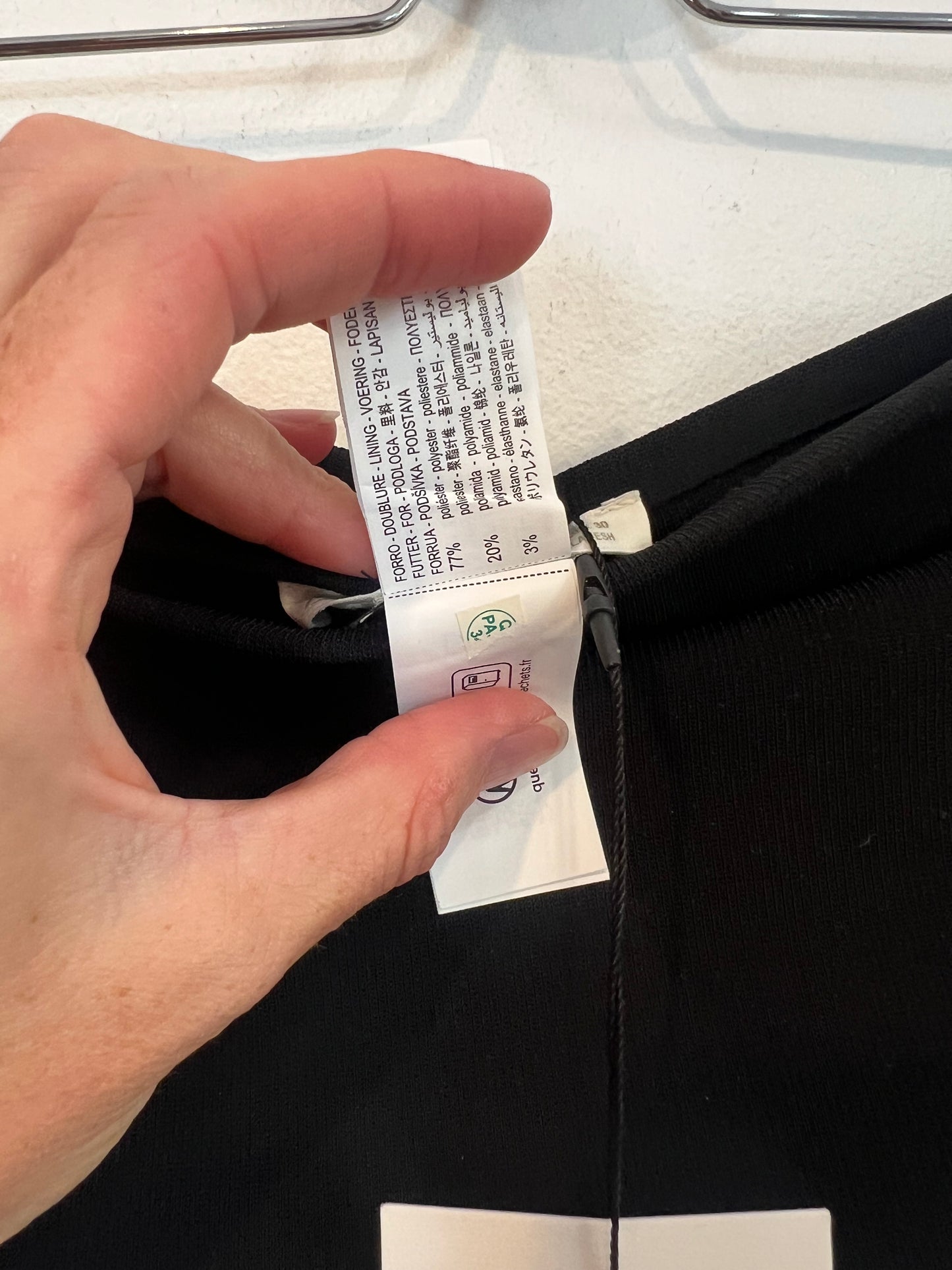 ZARA. croptop negro canalé