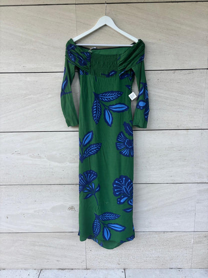 LADY PIPA. Vestido largo verde hojas detalle escote