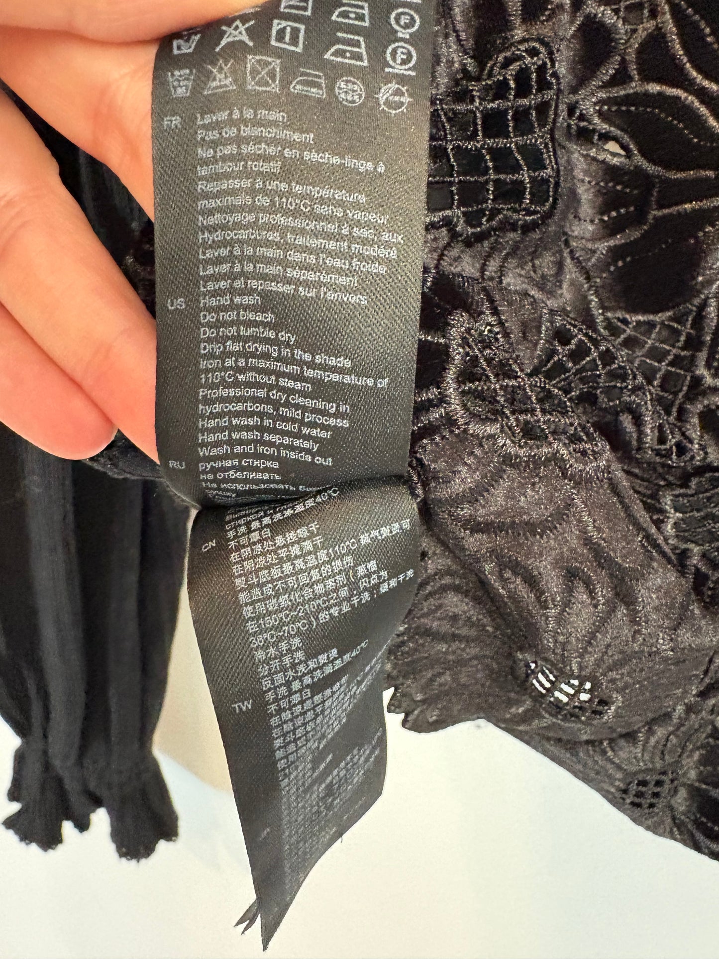 SANDRO. Top negro flores encaje T.2(s/m)