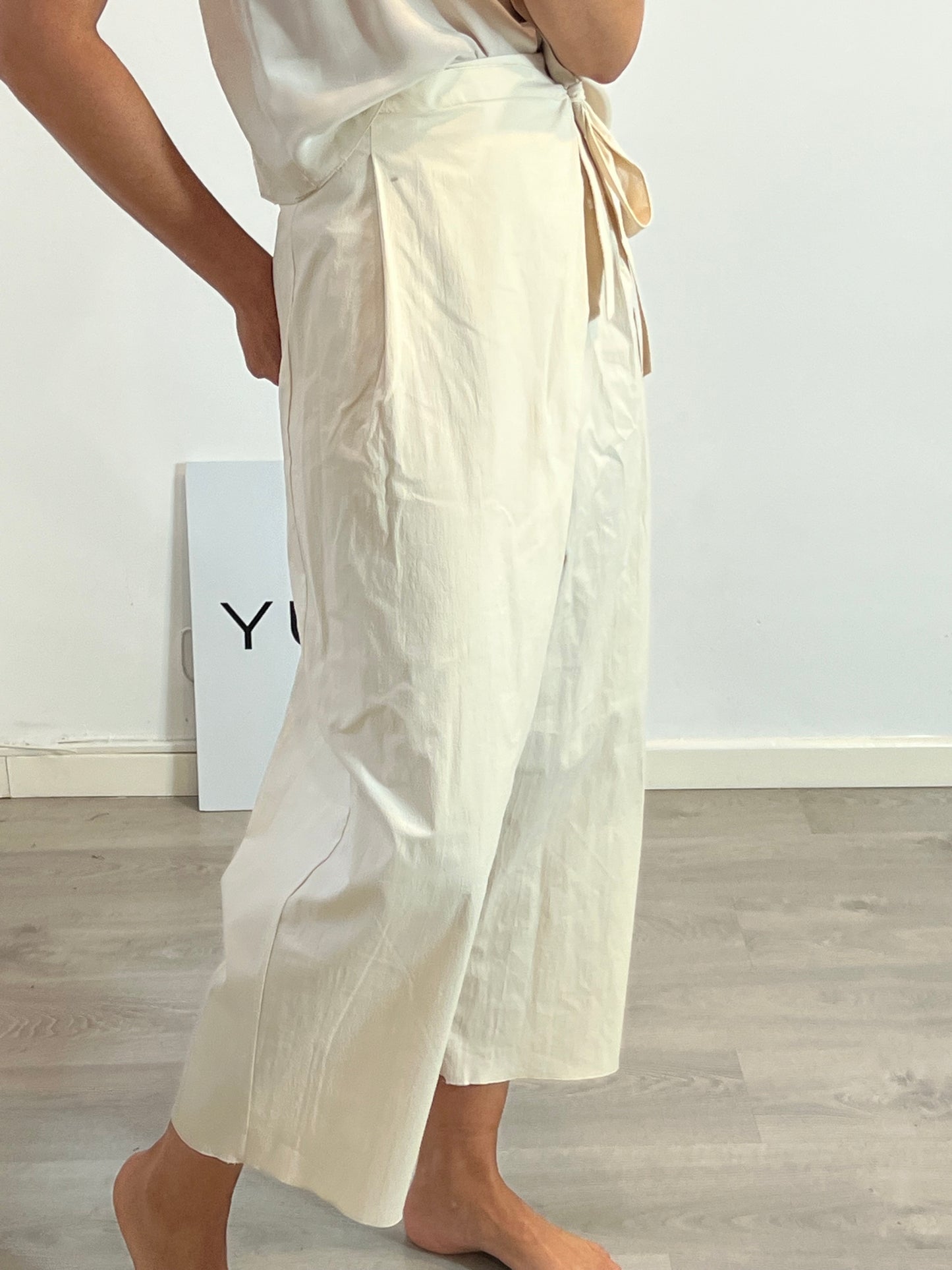 ZARA. Beige textured skirt-effect trousers. XS