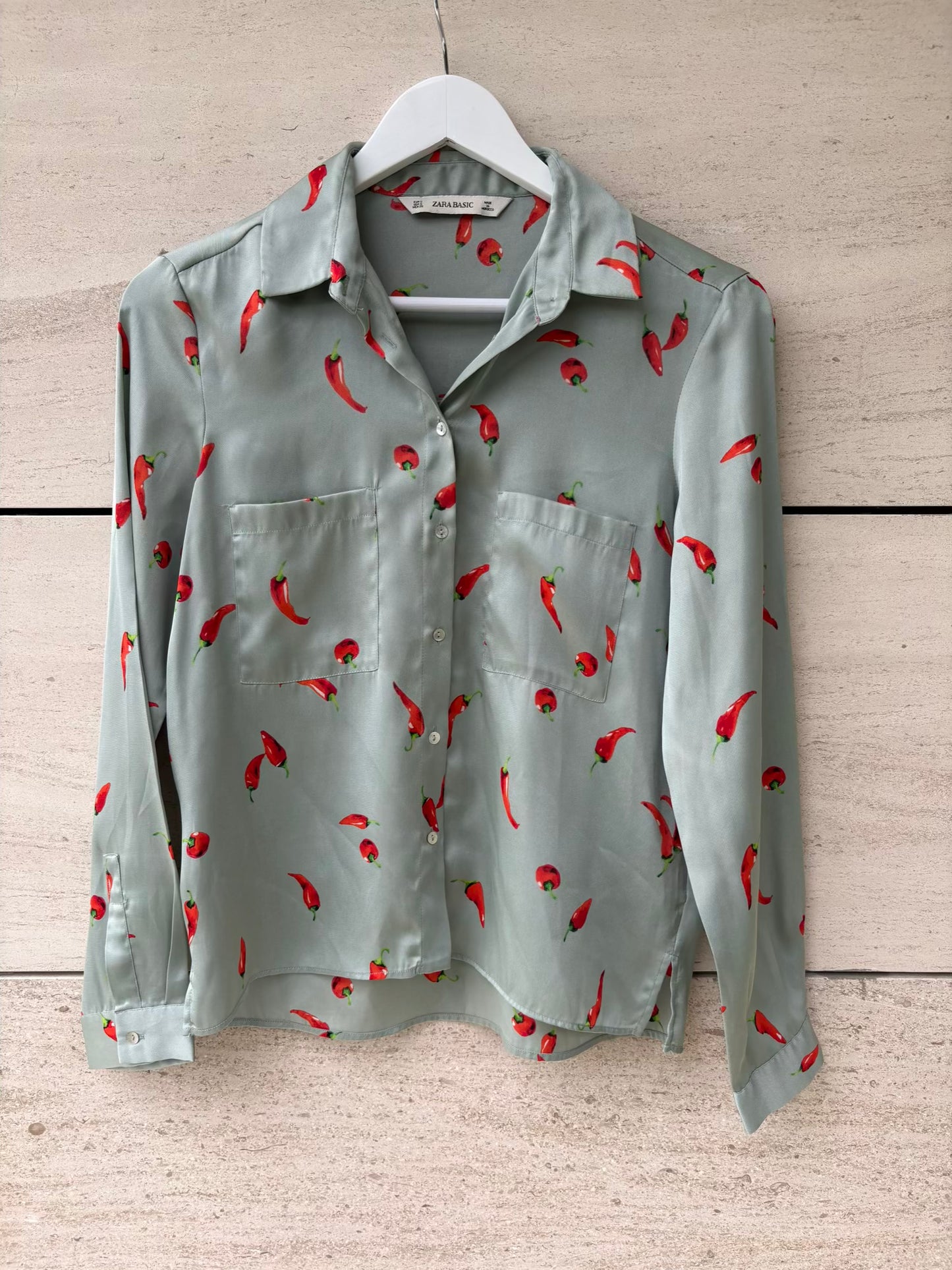 ZARA. Camisa fluida pimientos