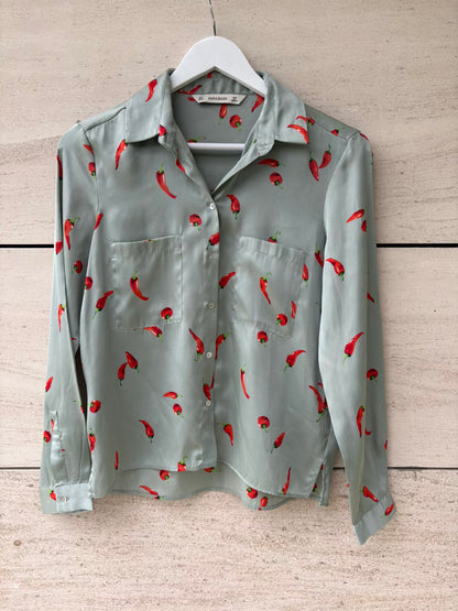 ZARA. Camisa fluida pimientos