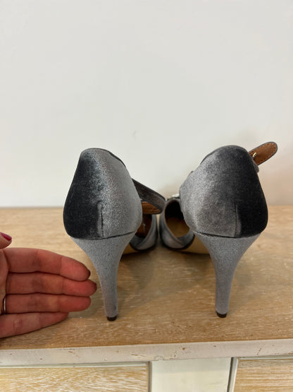 M**DARINA. Velvet and rhinestone heels. Size 39