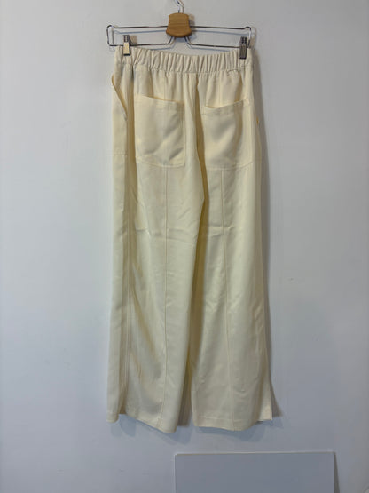 ZARA. Pantalón en crudo fluido