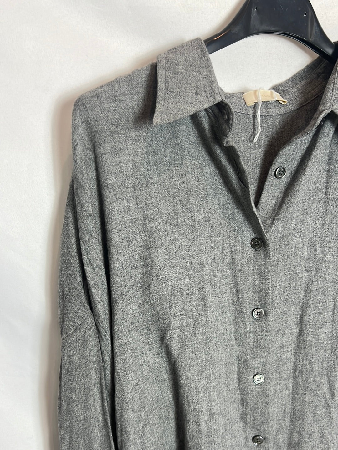 TCN. Camisa gris jaspeada textura. T S
