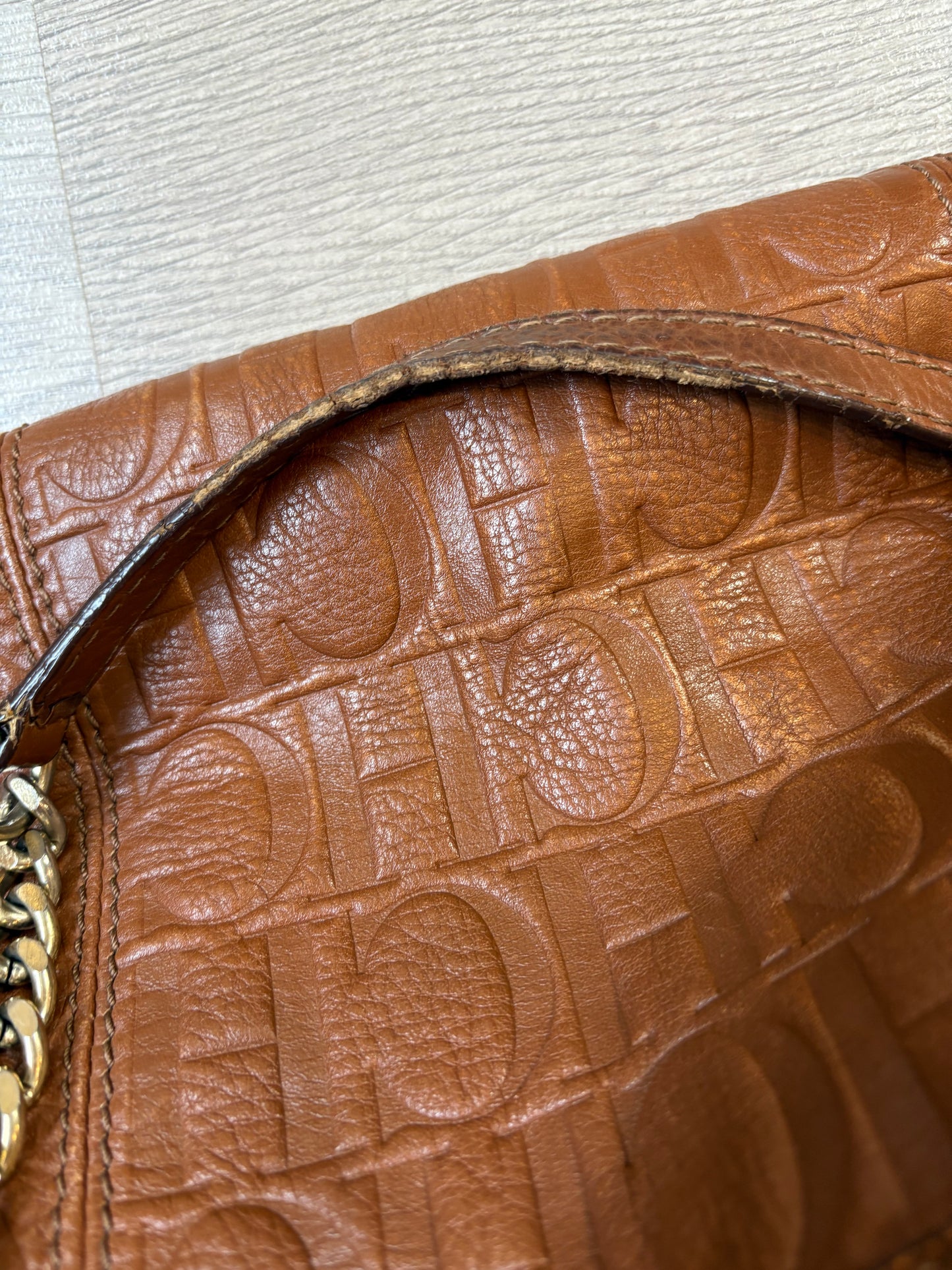 CAROLINA HERRERA. Bolso de hombro asa cadena