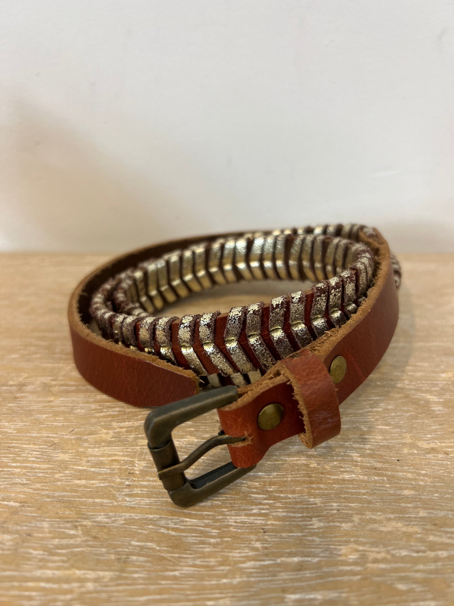 ESE O ESE. Cinturón piel rojizo. T M