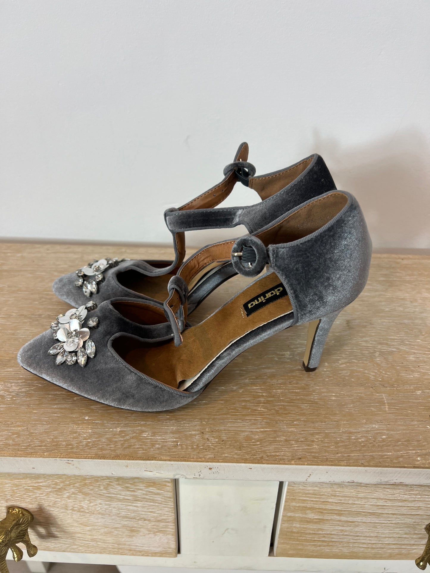M**DARINA. Velvet and rhinestone heels. Size 39