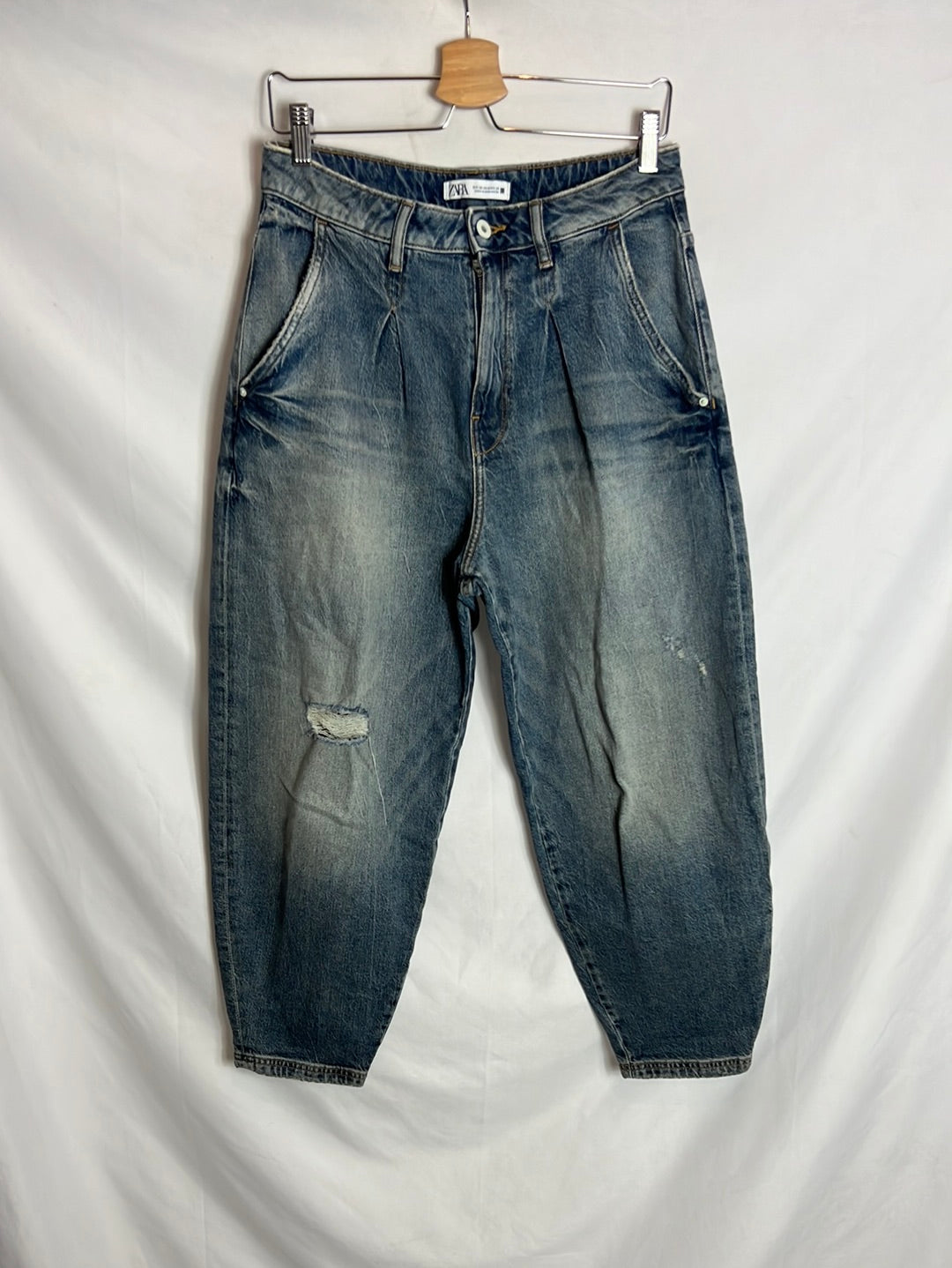 ZARA. Pantalón denim estilo baggy . T 38