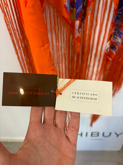 VICTORIO & LUCCHINO. Pañuelo seda flecos