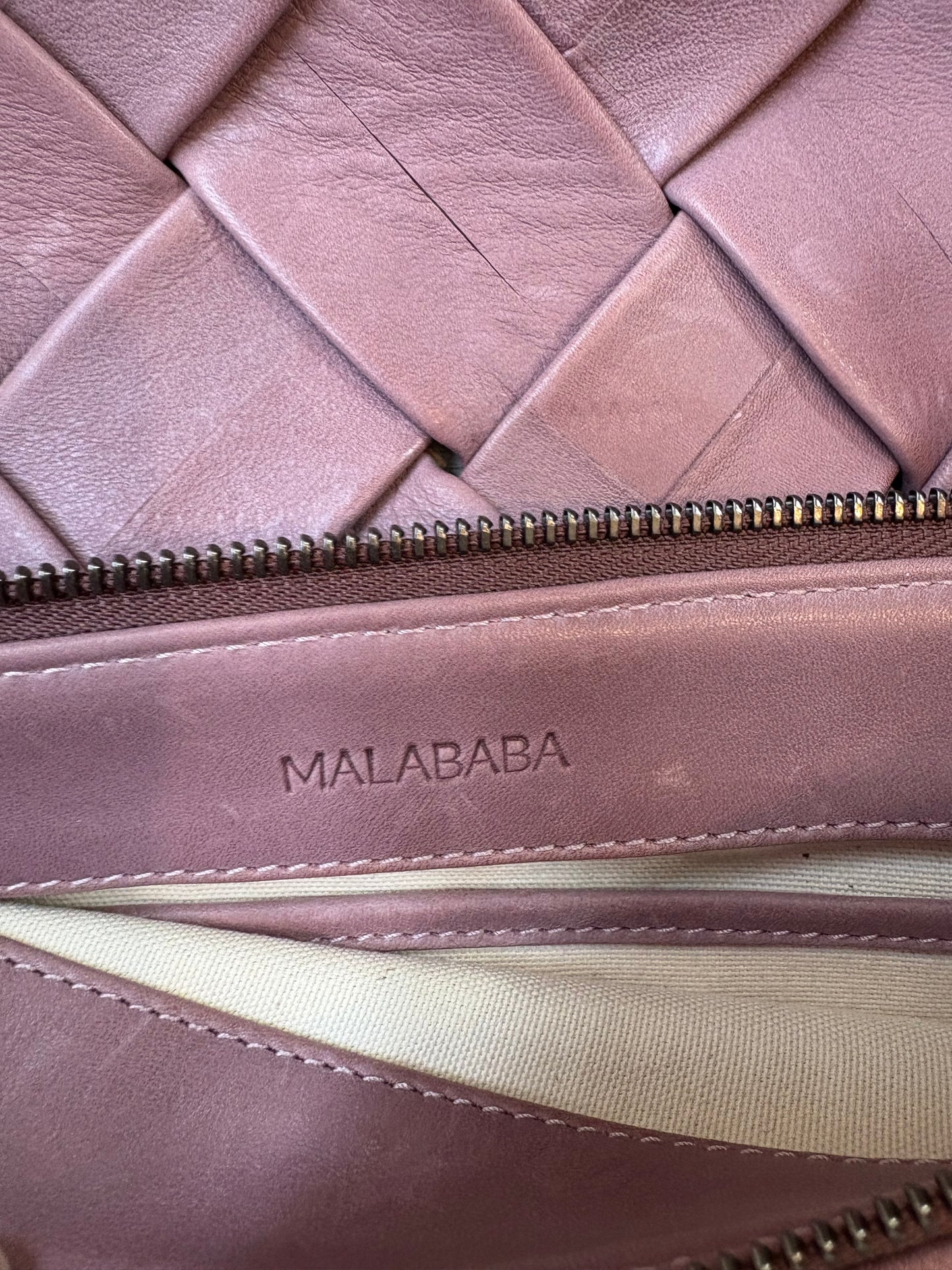 MALABABA. Bolso rosa palo trenzado