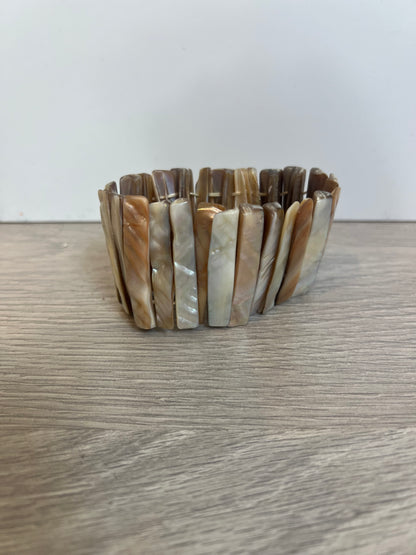 OTHERS. Mother-of-pearl bracelet
