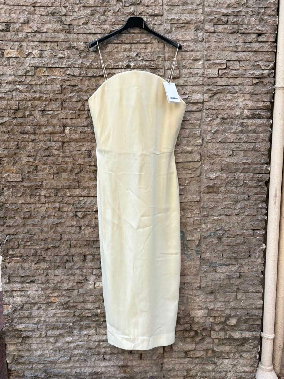 JACQUEMUS. Vestido midi coctel