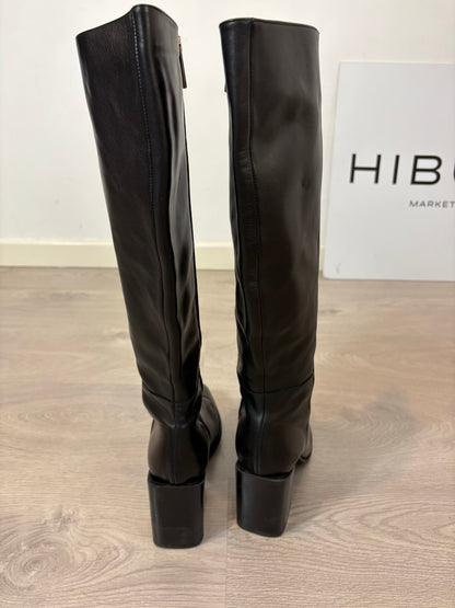 CASTAÑER. Botas altas negras piel. T 40