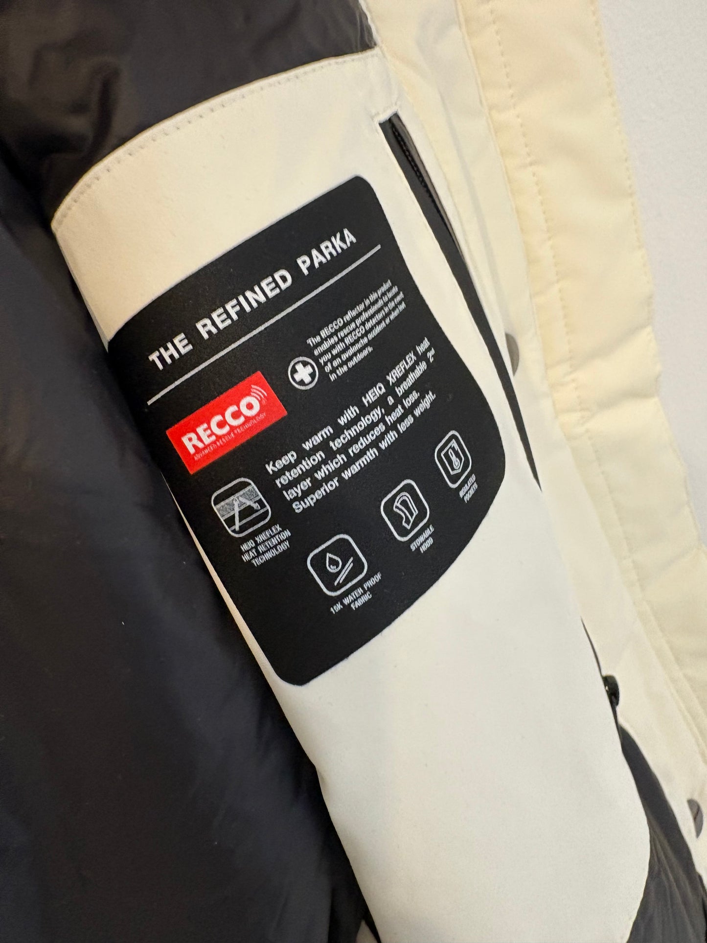 ZARA. Abrigo blanco ski