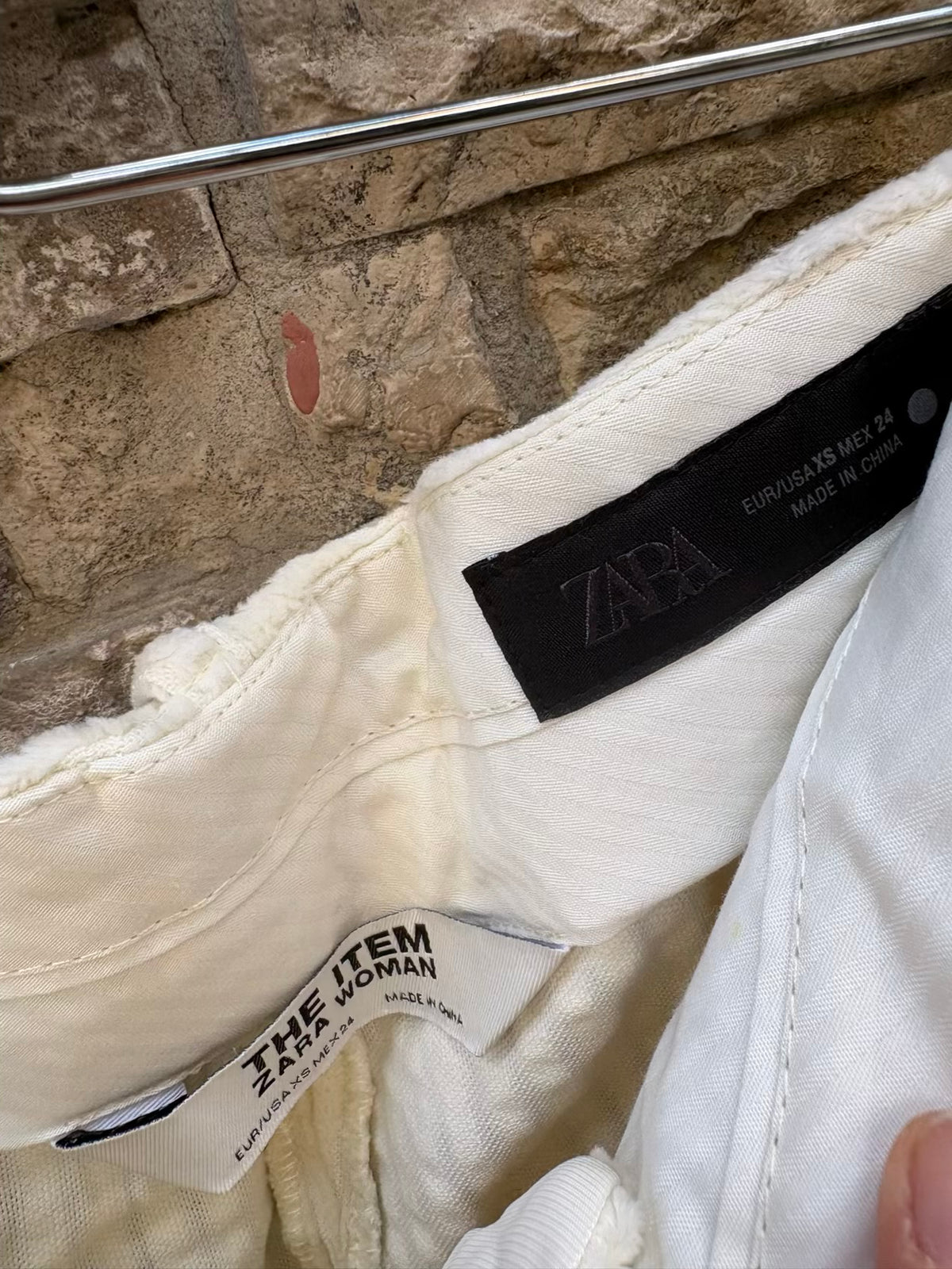 MASSIMO DUTTI. Denim recto blanco abotonado