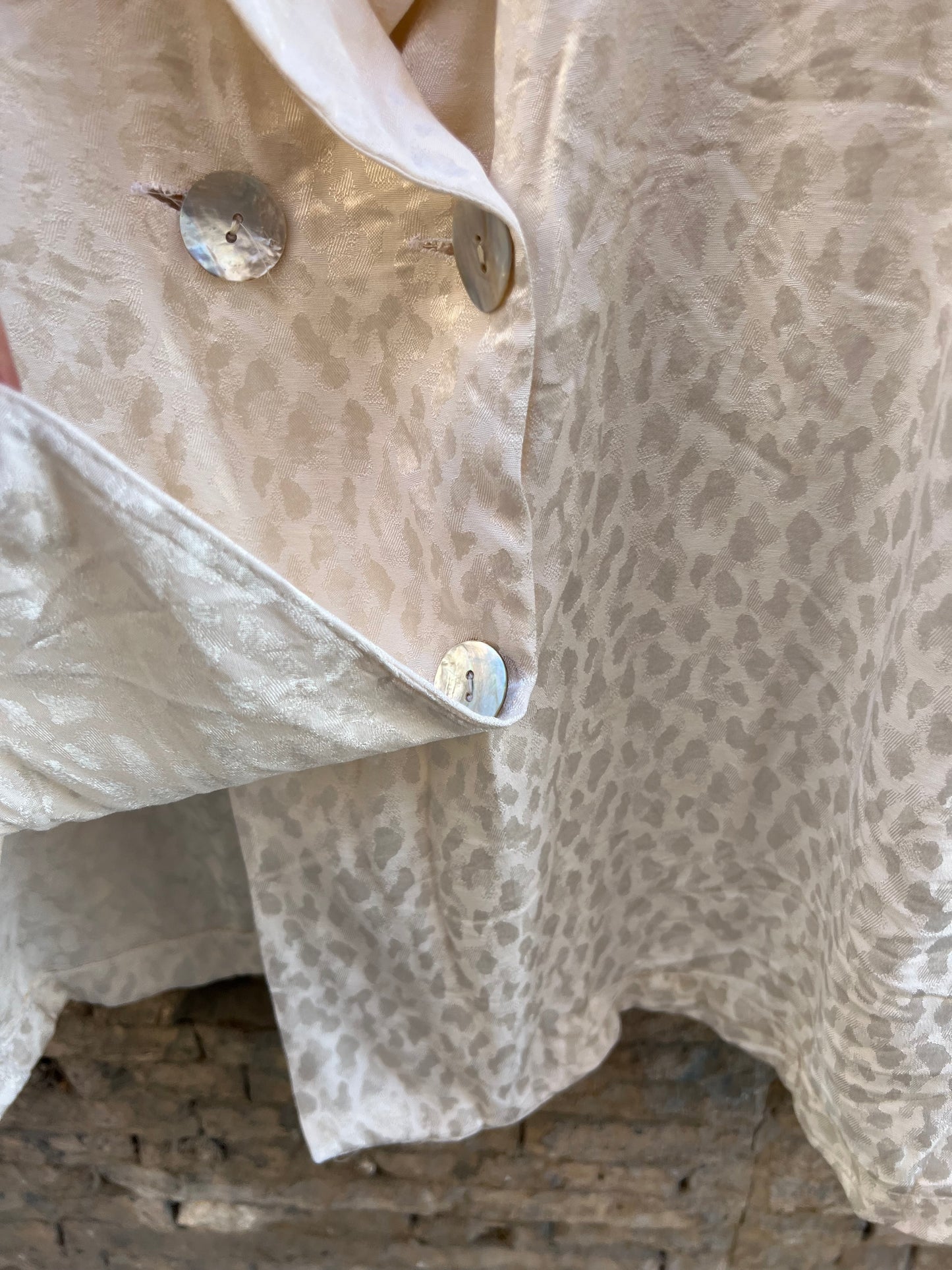 OTRAS. Blazer fluida beige botones nácar. T S