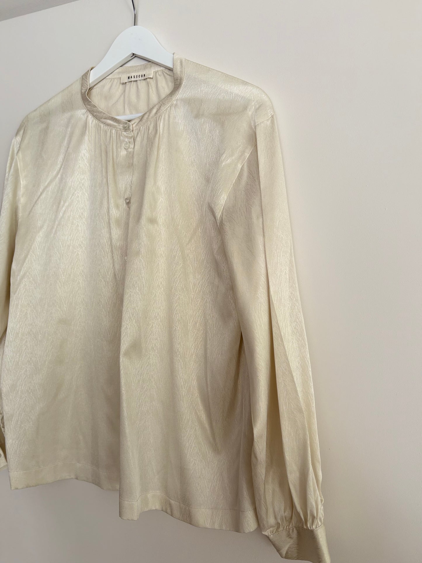 MASSCOB. Blusa seda en crudo zig zag