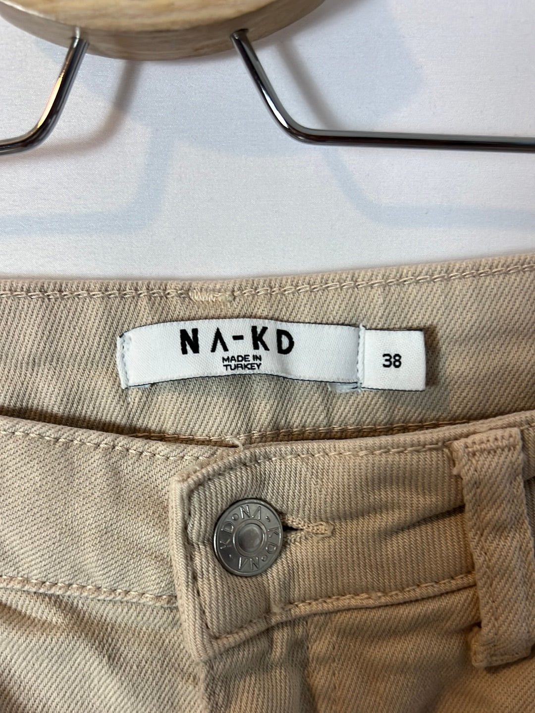 NA-KD. Pantalón denim beige T.38