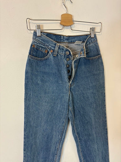 LEVI’S . Denim vintage abotonado lavado medio