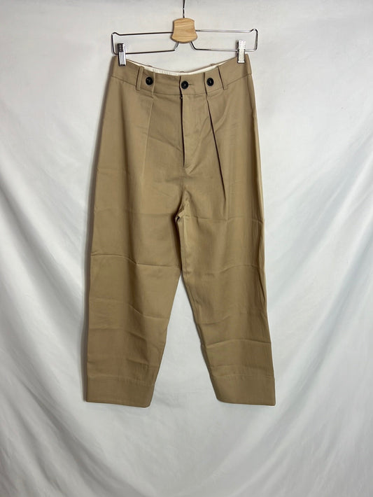 ZARA. Dark beige pleated trousers. TS